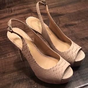 Pour la victoire heels